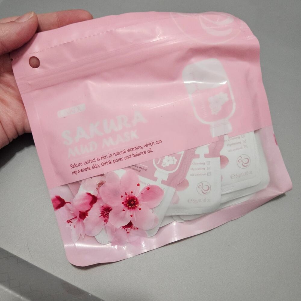 Laikou Sakura Mud Mask ~ Pack of 12 Sachets ~ Rejuvenate Skin Shrink Pores